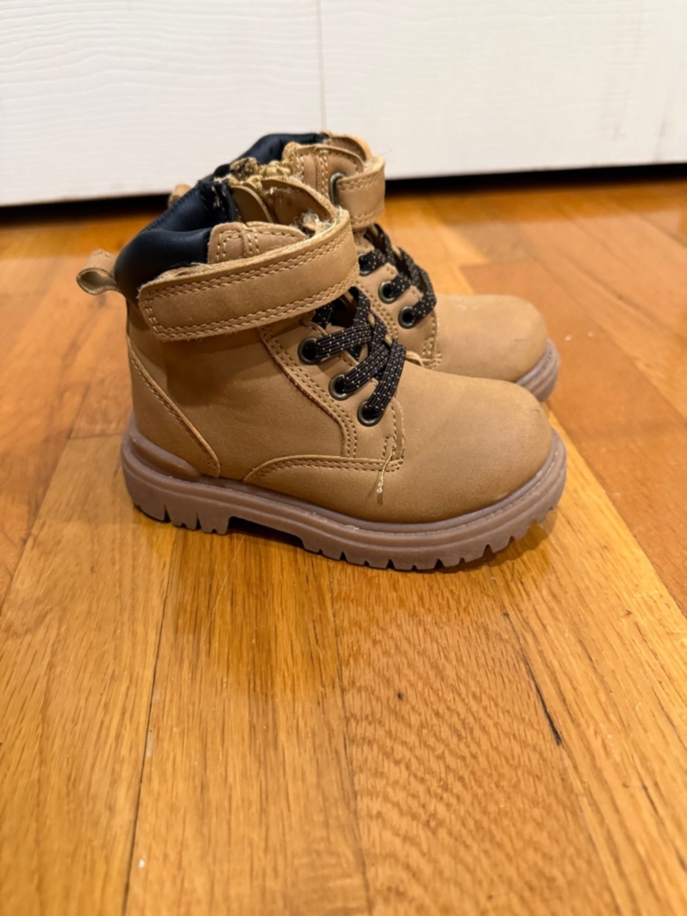 wonder nation Tan and Black Lace-Up Kids 7 Boots